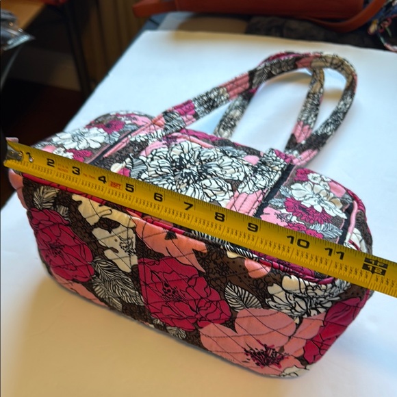 Like new Vera Bradley Floral Fabric Shoulder Bag Lightweight & Washable! - Picture 8 of 17